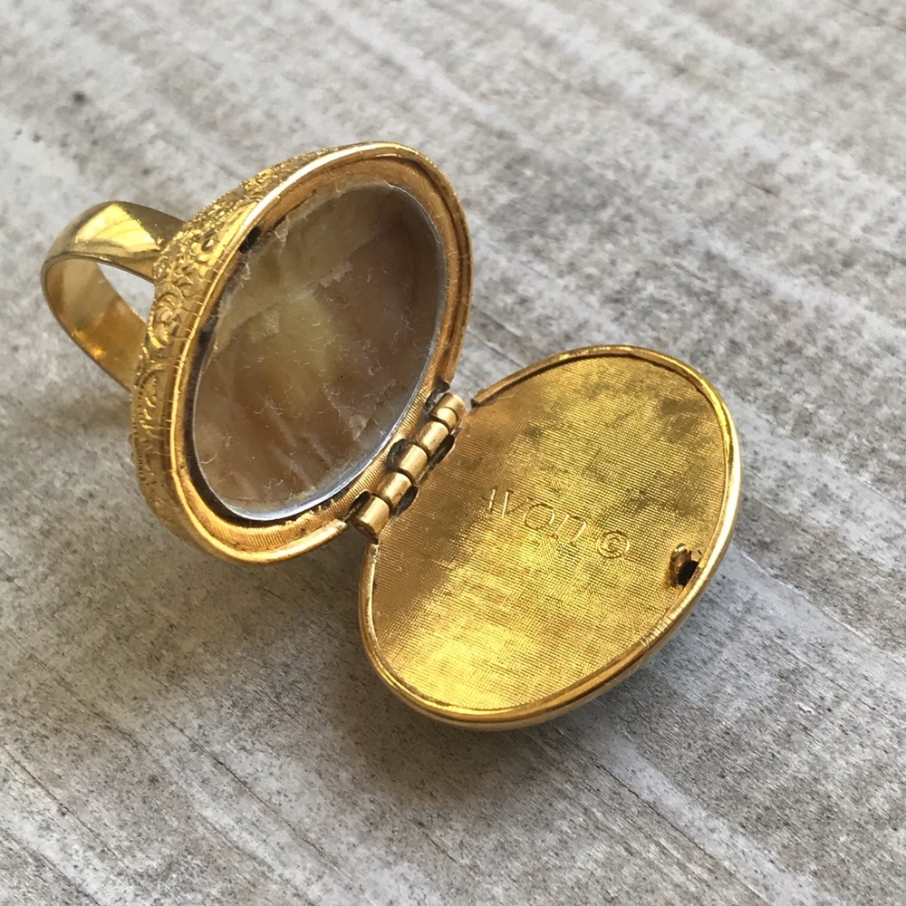Vintage Avon Locket Ring Gold Green Boho Statement Ring 70s - Picture 12 of 15